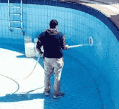 above ground pool cleaning service